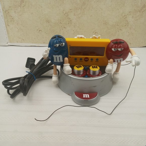 Vintage M&M Collectible AM/FM Radio Digital Alarm Clock Electric Blue Red M&Ms - Picture 1 of 4
